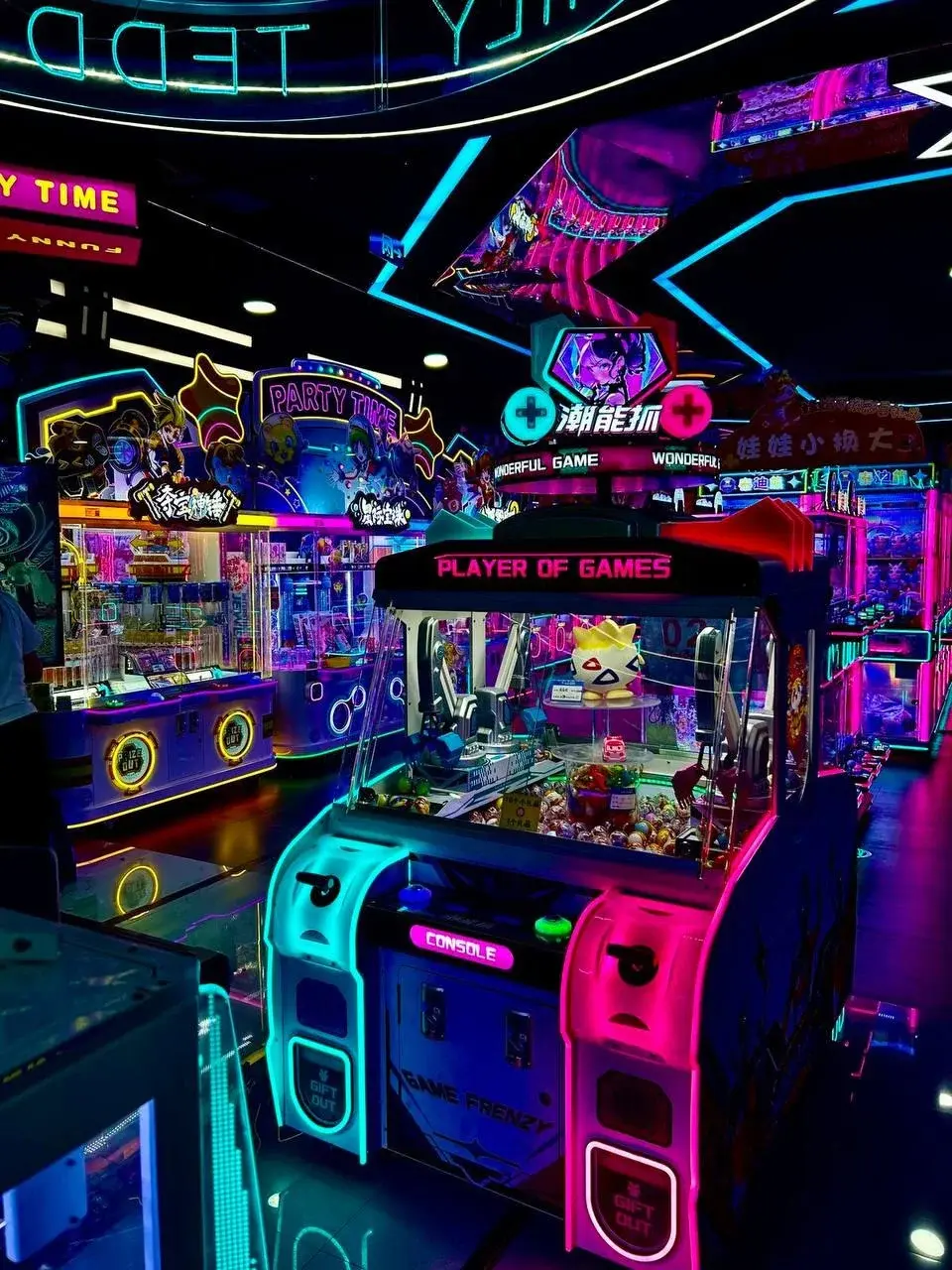 Stanowiska z symulatorami jazdy samochodem i motocyklem